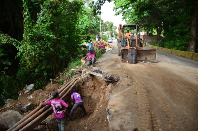 Alcaldía de Naguanagua inició reparación de falla de borde en Carretera Nacional La Entrada