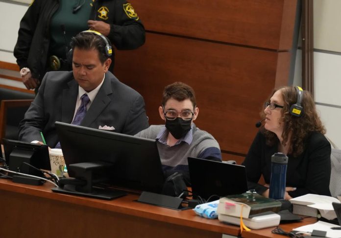 Fiscalía estadounidense defiende la pena de muerte para el autor del tiroteo de Parkland