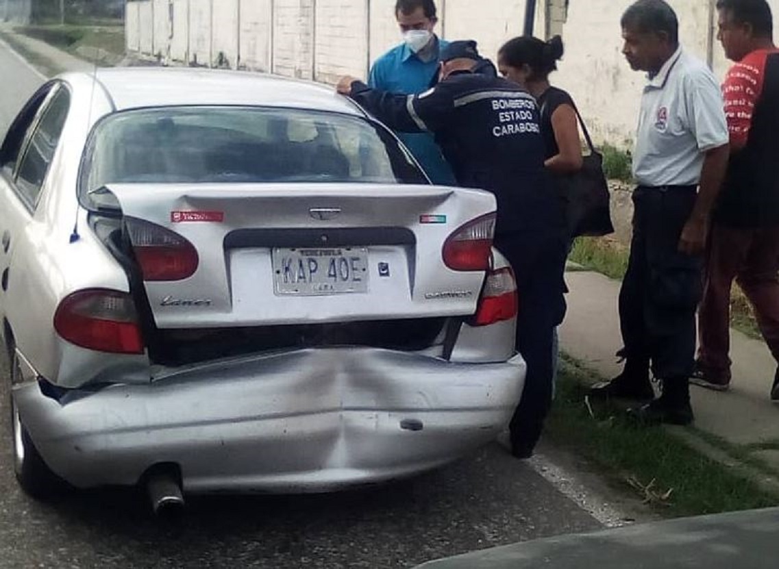 Más temprano, cerca de las 8:00 a.m., el Sistema Integrado de Protección de Carabobo informó de una colisión entre dos vehículos en la vía de servicio de Cumboto II