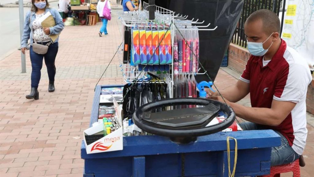 Comercio informal, principal fuente de empleo para venezolanos en Colombia