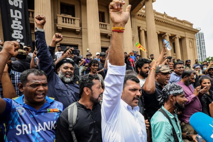 Fuerzas de seguridad desalojan principal campamento de protestas de Sri Lanka