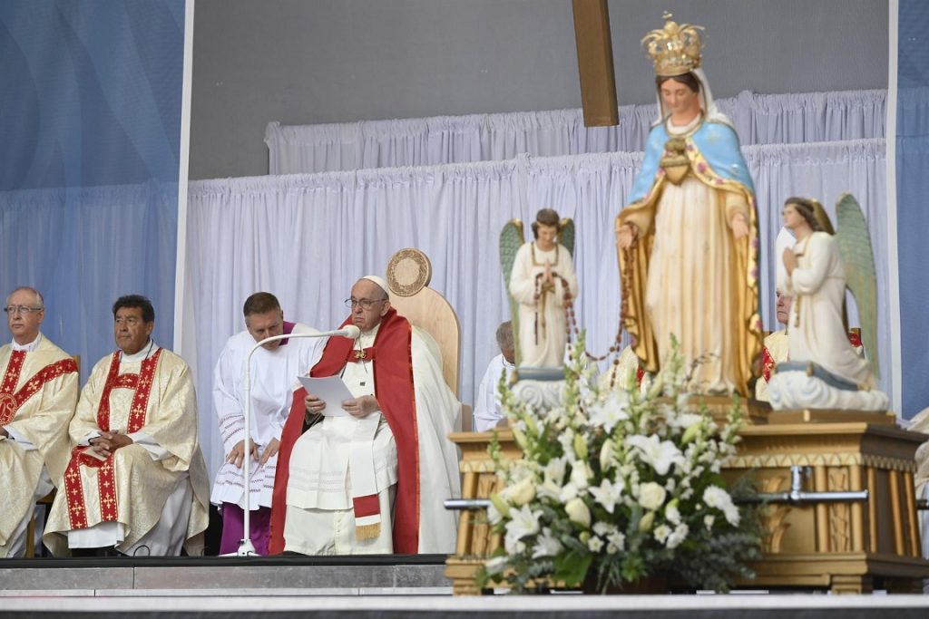 El Papa lamenta desde Canadá "los terribles efectos de la colonización"