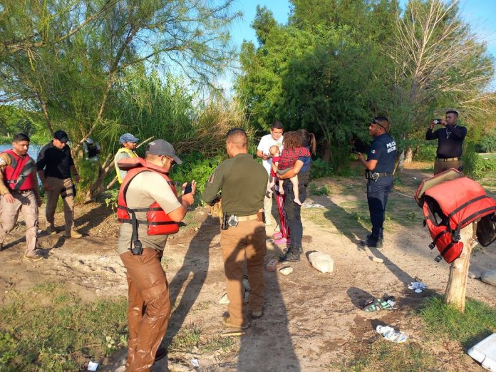 Tres venezolanos entre migrantes rescatados por agentes mexicanos en el río Bravo