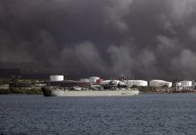 Dos buques de México llegan a Cuba para extinguir el incendio industrial