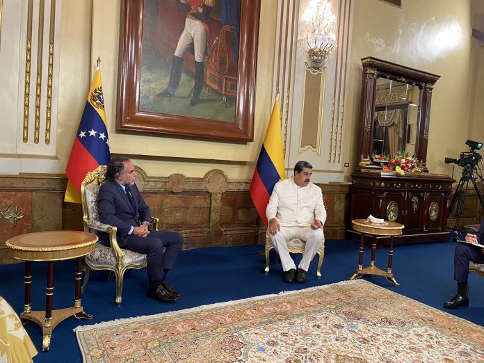 Embajador de Colombia presentó credenciales ante Nicolás Maduro