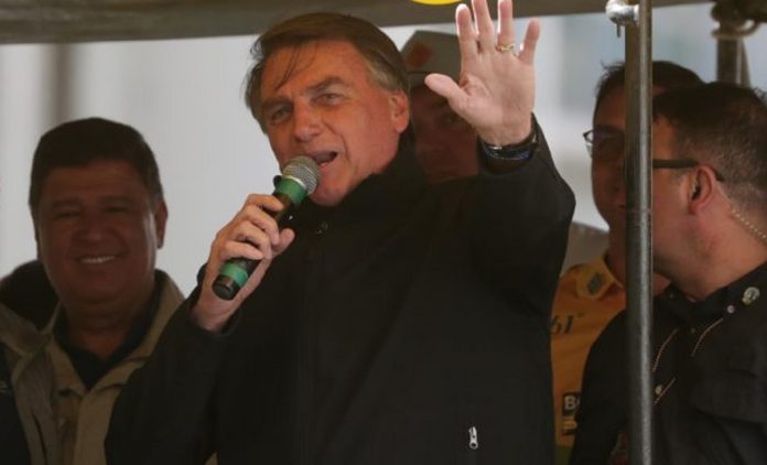 Bolsonaro insiste en sus críticas a Boric