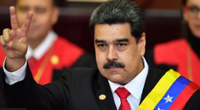 Maduro usa cartas de la reina Isabel