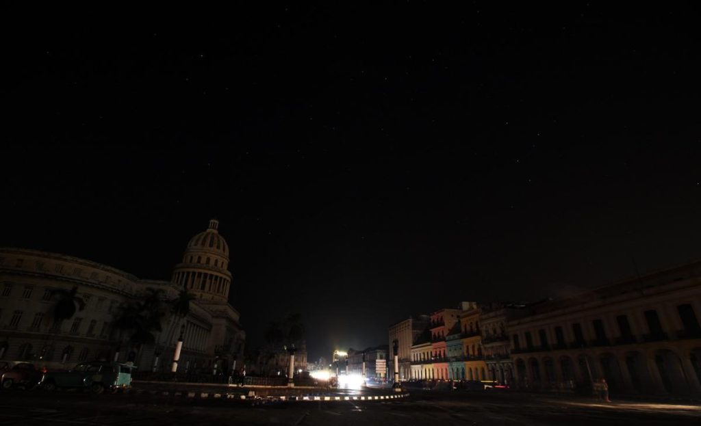 Nueva parada de importante termoeléctrica de Cuba agrava crisis energética