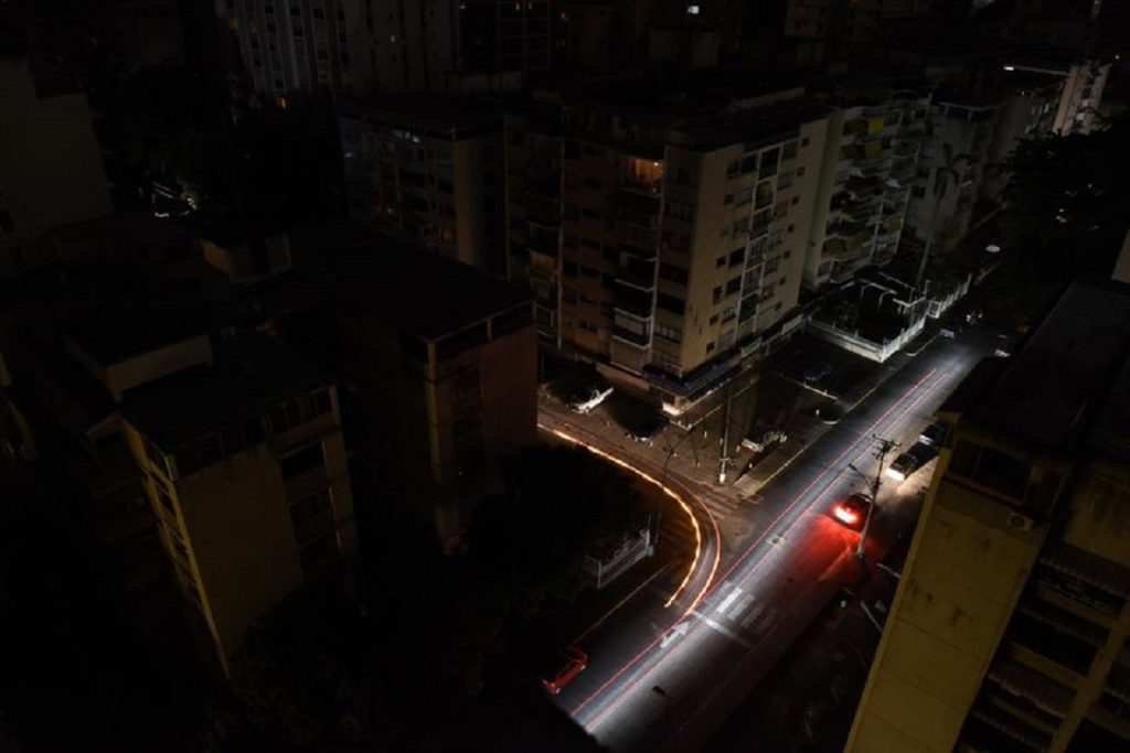 Más de 26 horas sin luz reportan los vecinos de Valles de Camoruco y alrededores