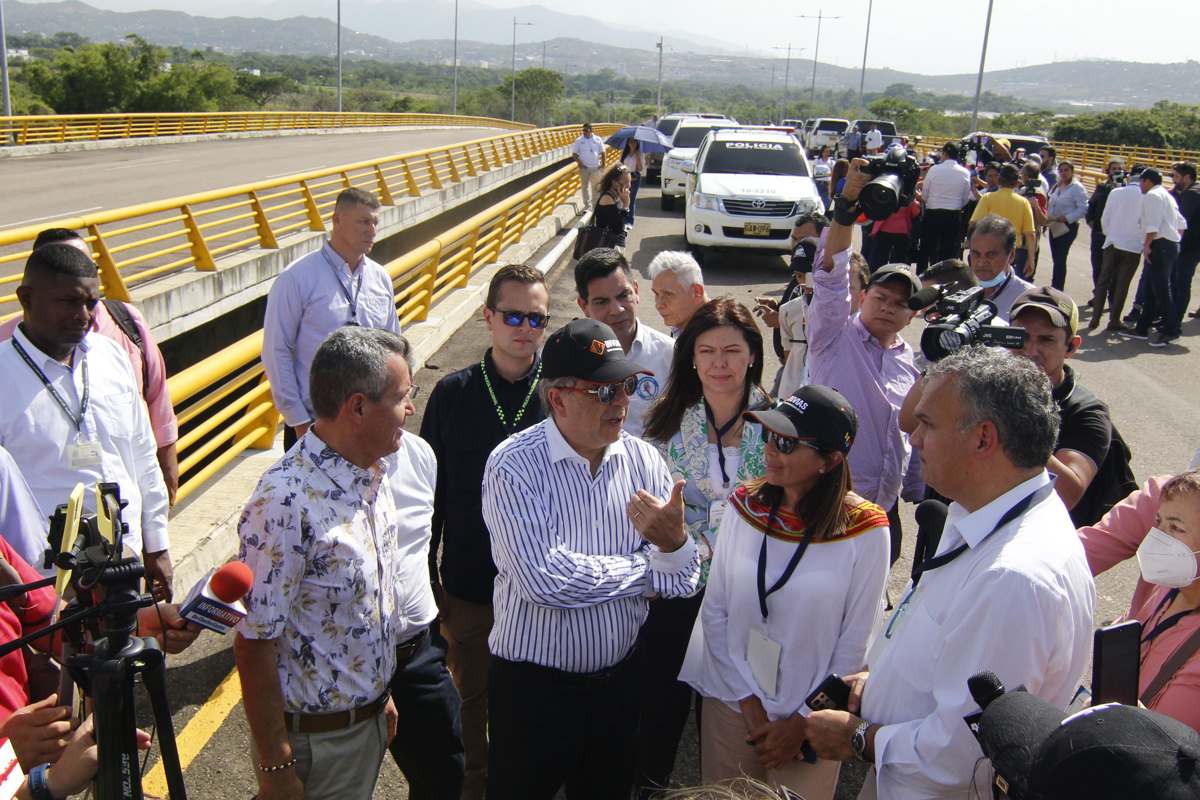 Gobierno colombiano promete que apertura de frontera con Venezuela será integral