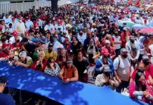 Simpatizantes del chavismo aún marchan para respaldar políticas laborales de Maduro