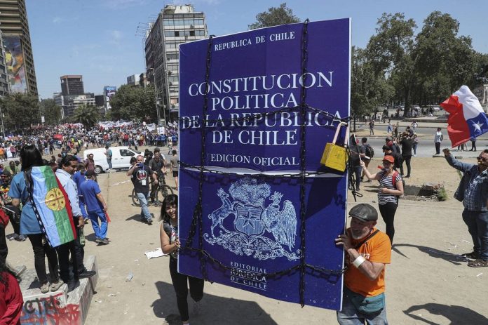 Todos los sectores políticos de Chile inician diálogo para nueva Constitución