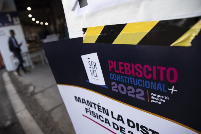 Abren en Chile centros de votación