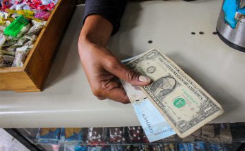 Nueva ola de dólares falsos en el país afecta a comerciantes y consumidores