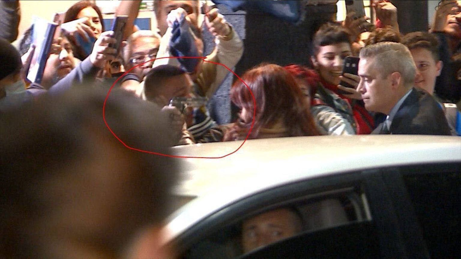 Detienen a un hombre que intentó disparar contra Cristina Fernández