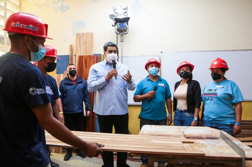 Nicolás Maduro propone que científicos extranjeros den clases en Venezuela