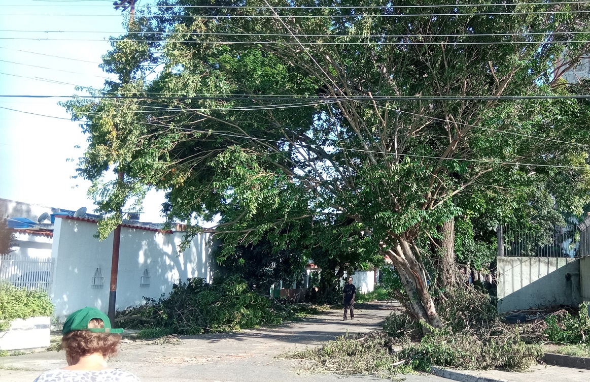 Naguanagua suma tres días de constantes fallas eléctricas y total mutismo oficial