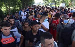 Caravana con unos 400 migrantes