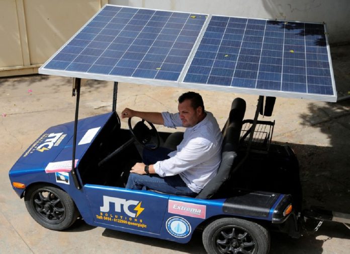 Reuters: Innovador automóvil solar en Maracaibo ofrece escape a las colas por combustible