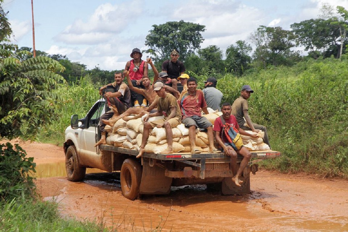 Reuters: Maduro expulsa a pequeños mineros de oro mientras busca más ingresos