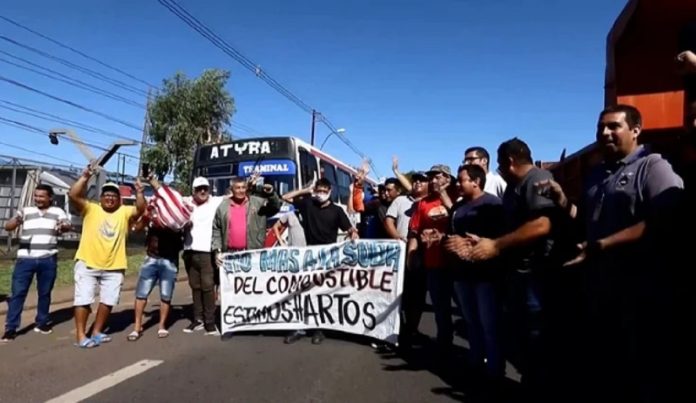 Transportistas protestan en Paraguay