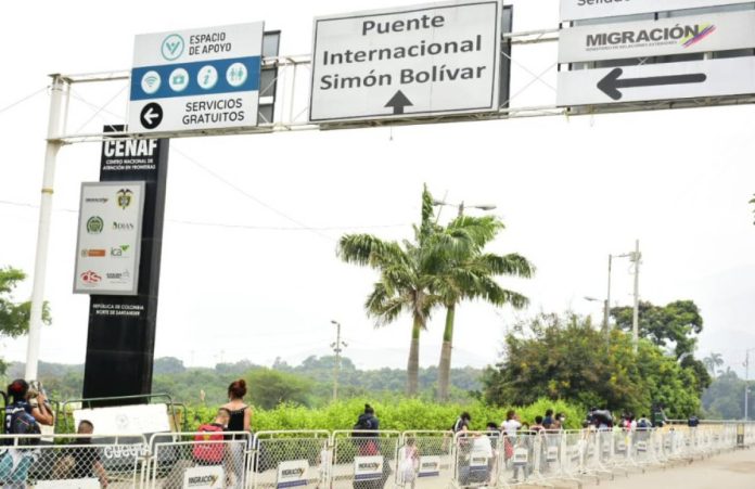 Colombia hace mantenimiento a puente Simón Bolívar para reapertura fronteriza