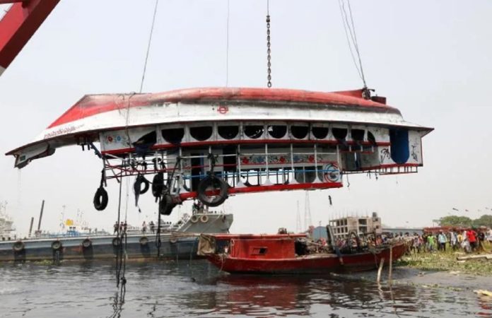 Migrantes muertos al hundirse su barco
