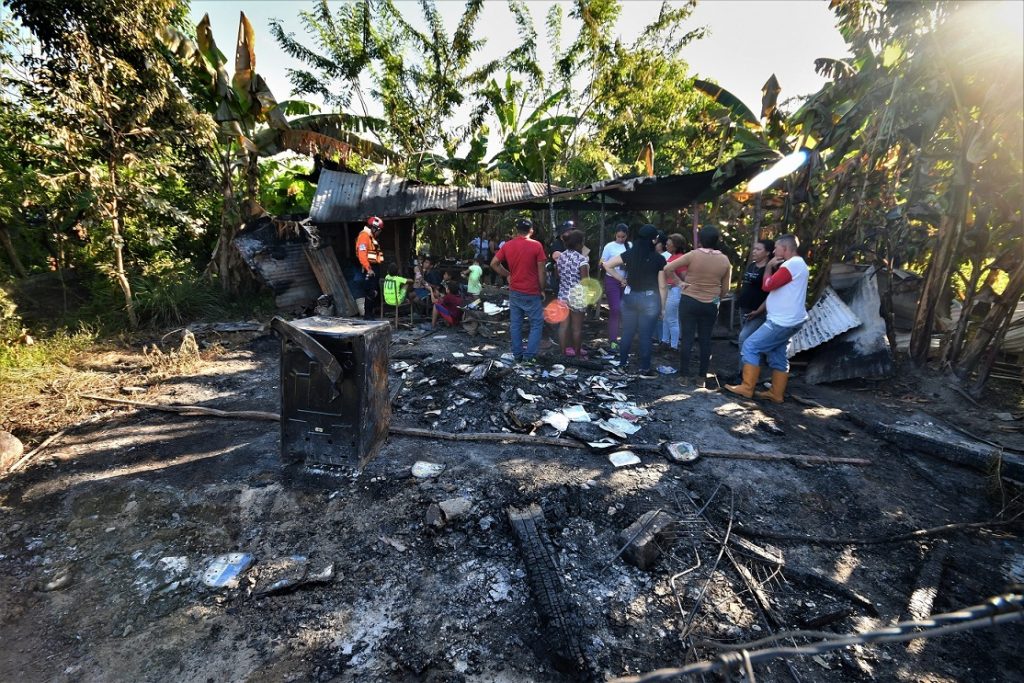 Familia de Carlos Arvelo perdió casa y enseres tras incendio causado por un corto circuito