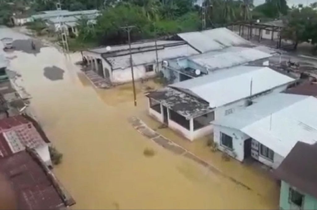 Maduro ordena entregar viviendas a mil 600 familias damnificadas por lluvias