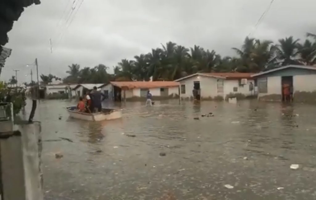 Las lluvias no tienen clemencia con la Costa Oriental del Lago