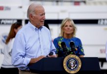 Biden promete a floridanos afectados por el huracán Ian que no los abandonará