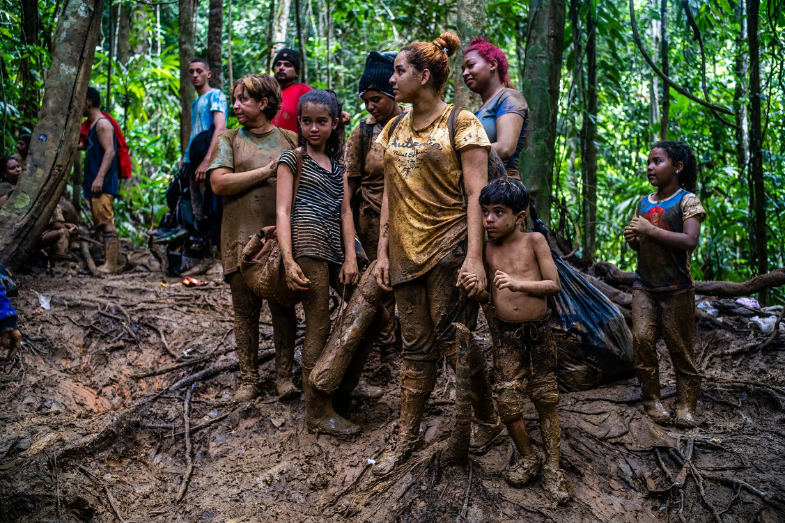 NYT: Miles de venezolanos se arriesgan en una selva mortal para llegar a EE.UU.
