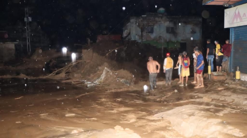 Fuertes lluvias inundaron Tejerías: Autoridades contabilizan dos muertos y un desaparecido