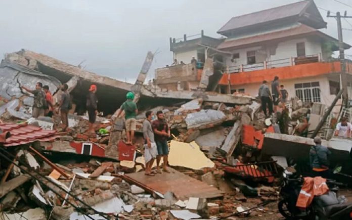 Fuerte terremoto en Indonesia
