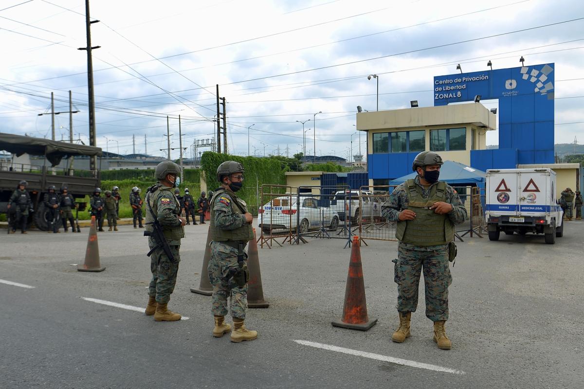 Al menos dos muertos y seis heridos en nueva reyerta en cárcel de Ecuador