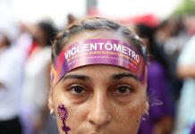Mujeres se manifiestan para rechazar la violencia machista en el país