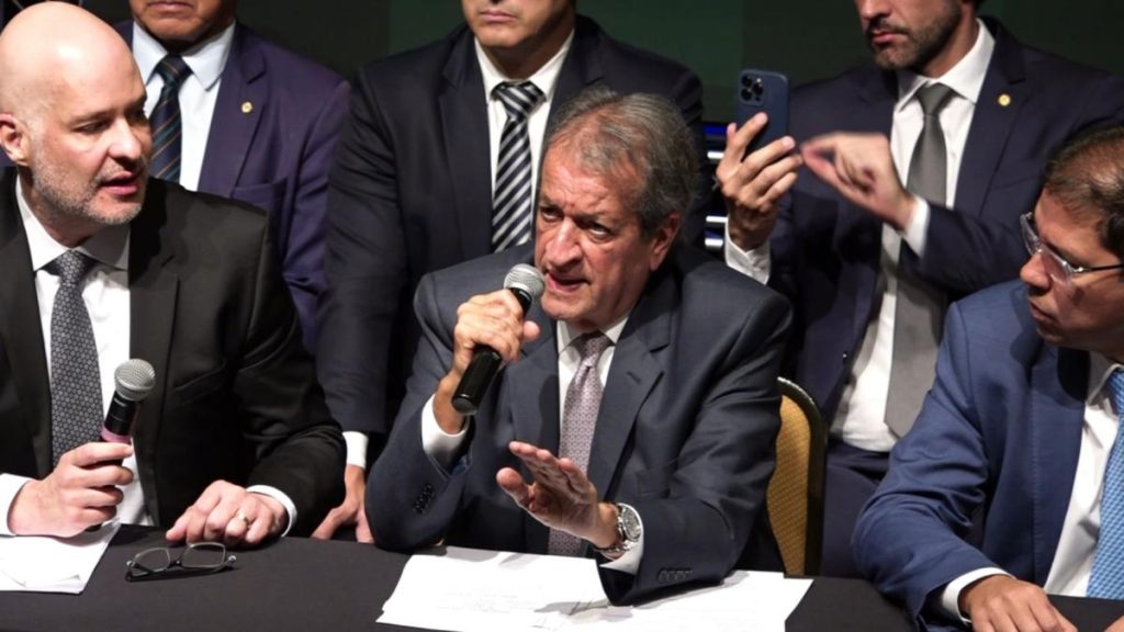Imponen millonaria multa a partido de Bolsonaro por pedir invalidar comicios