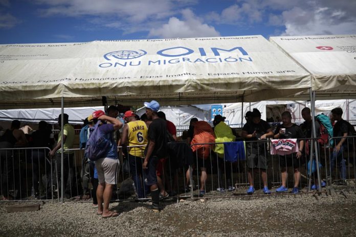 Panamá inaugura una estación temporal para migrantes en el Darién