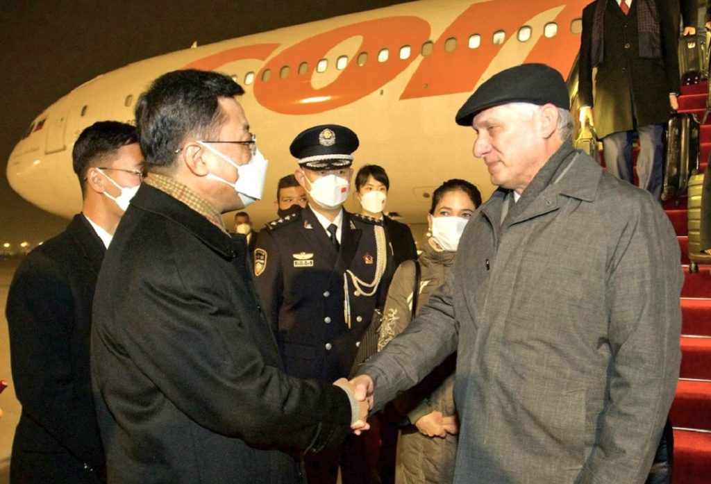 Díaz-Canel llega a China para verse con Xi y firmar acuerdos bilaterales