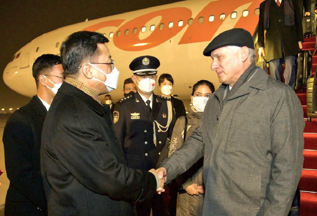 Díaz-Canel llega a China para verse con Xi y firmar acuerdos bilaterales