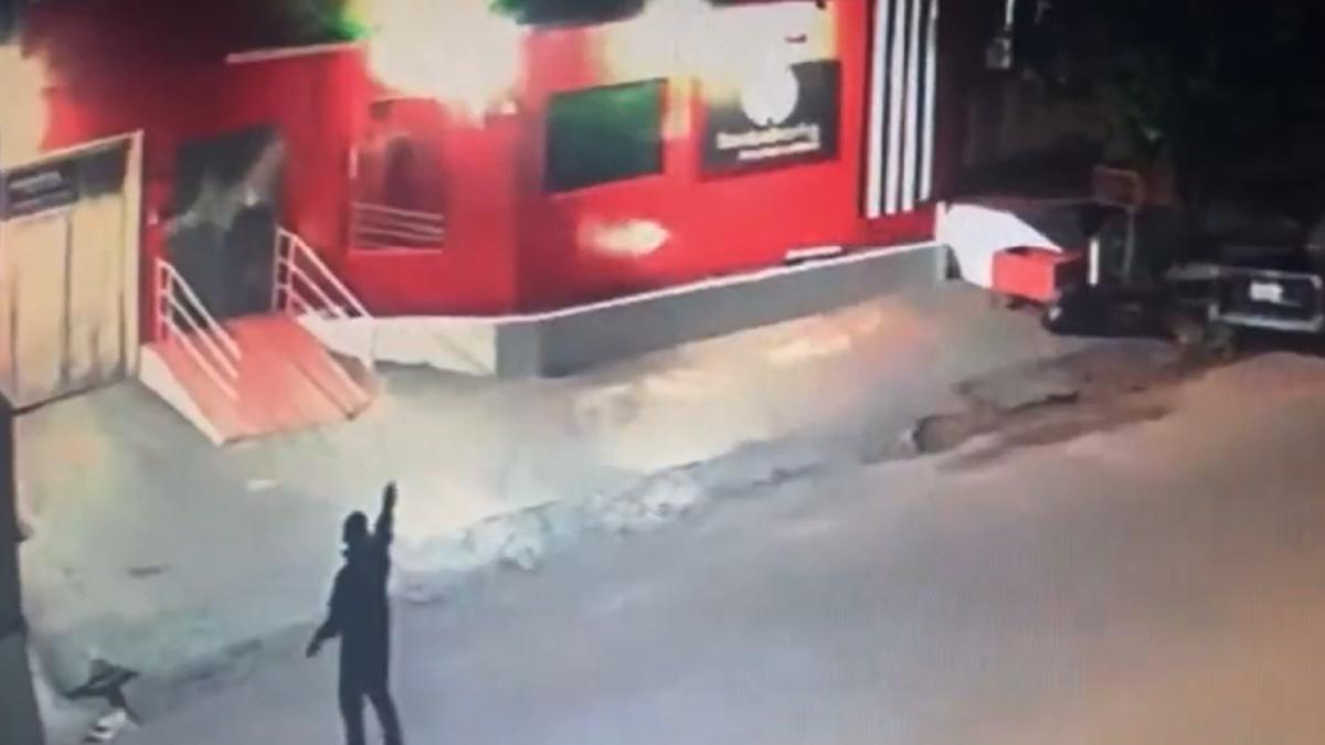 Pistolero atacó la sede de un periódico en Brasil