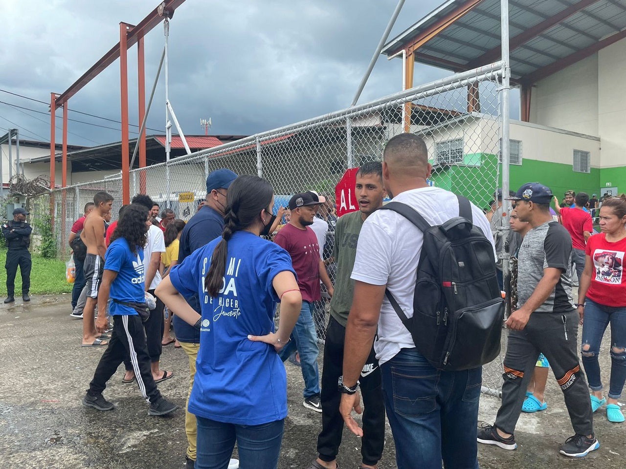 Migrantes venezolanos serán trasladados de un refugio de la capital de Panamá