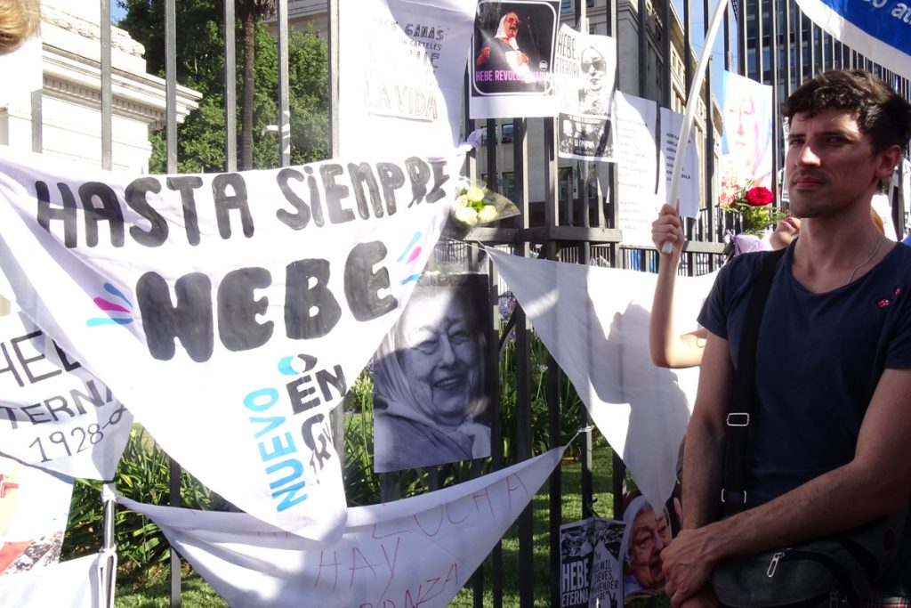 Madres de Plaza de Mayo dan el último adiós a la histórica Hebe de Bonafini