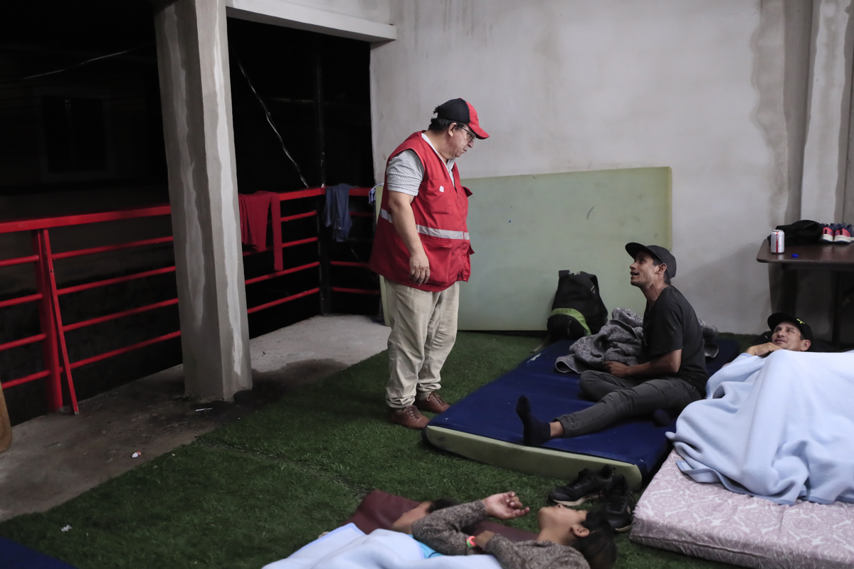 Iglesia evangélica hondureña sirve de albergue y descanso a migrantes venezolanos