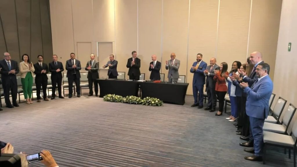 Petro felicita al Gobierno y a la oposición venezolana por "abrir un canal de diálogo"