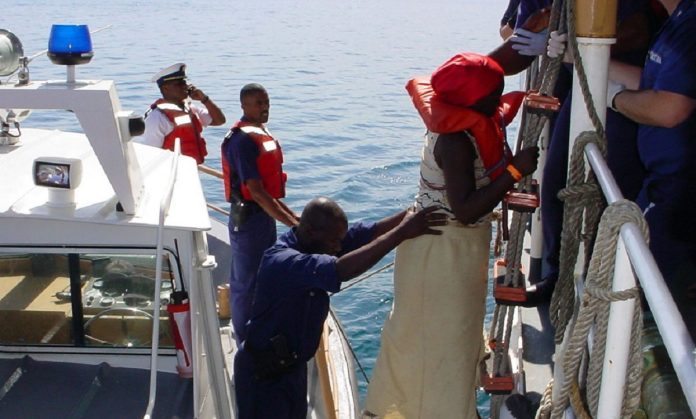 Rescatan a 180 haitianos