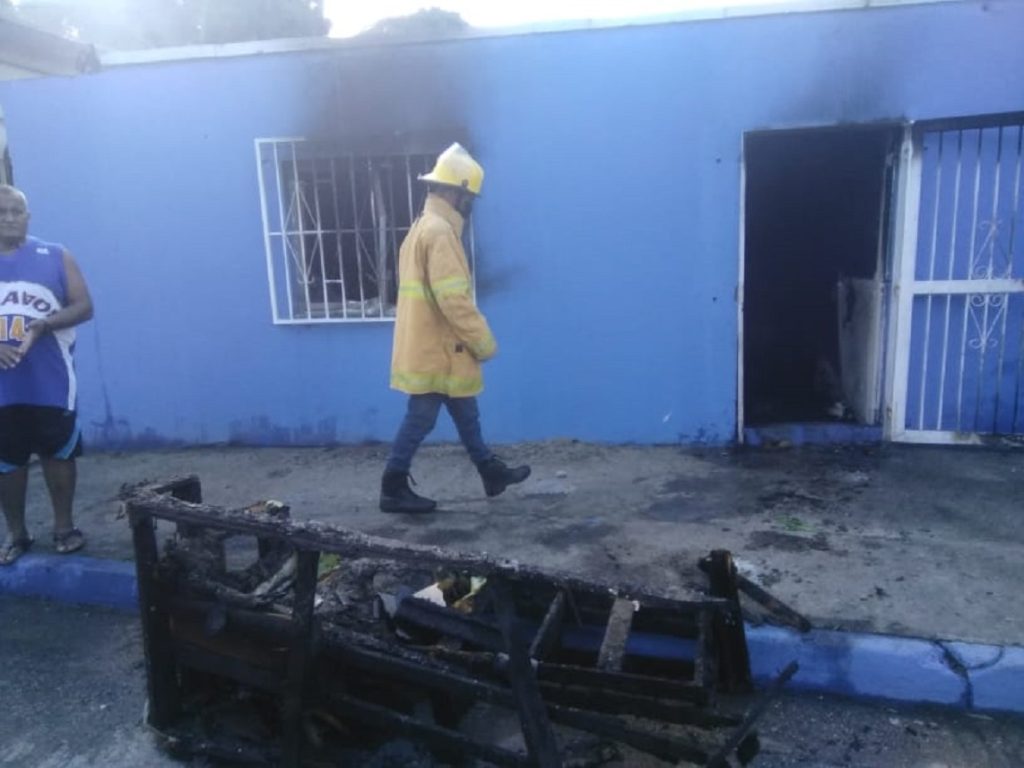 Bomberos extinguieron un incendio en una vivienda de Juan José Mora este domingo