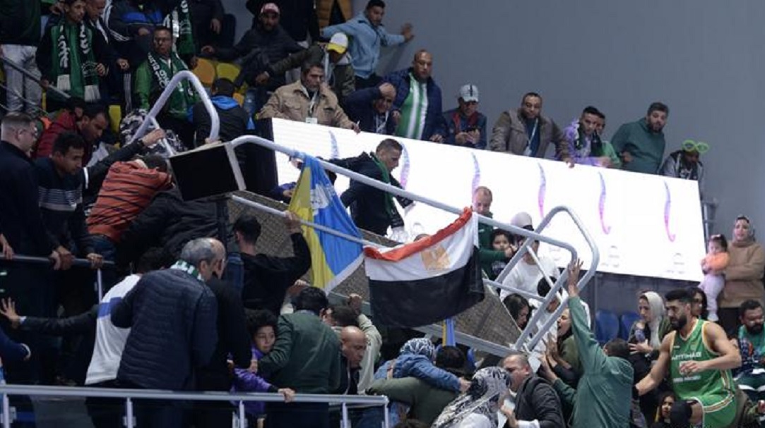 Al menos 27 heridos al derrumbarse un grada en un centro deportivo en Egipto