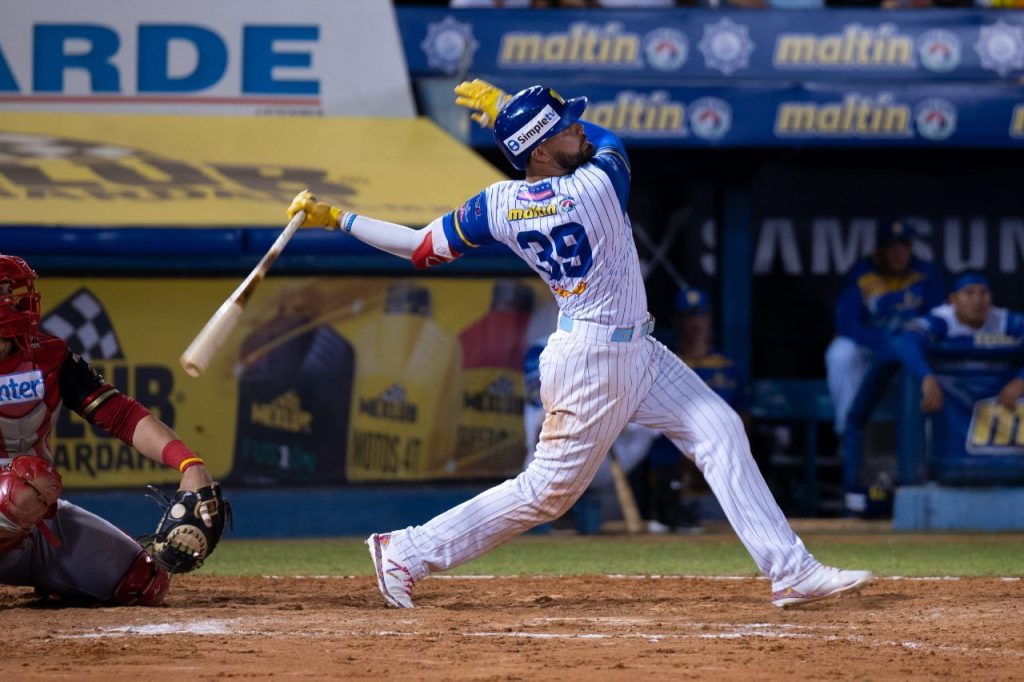 Magallanes logró imponerse a Caribes este jueves tras soberbio cuadrangular de Renato Núñez