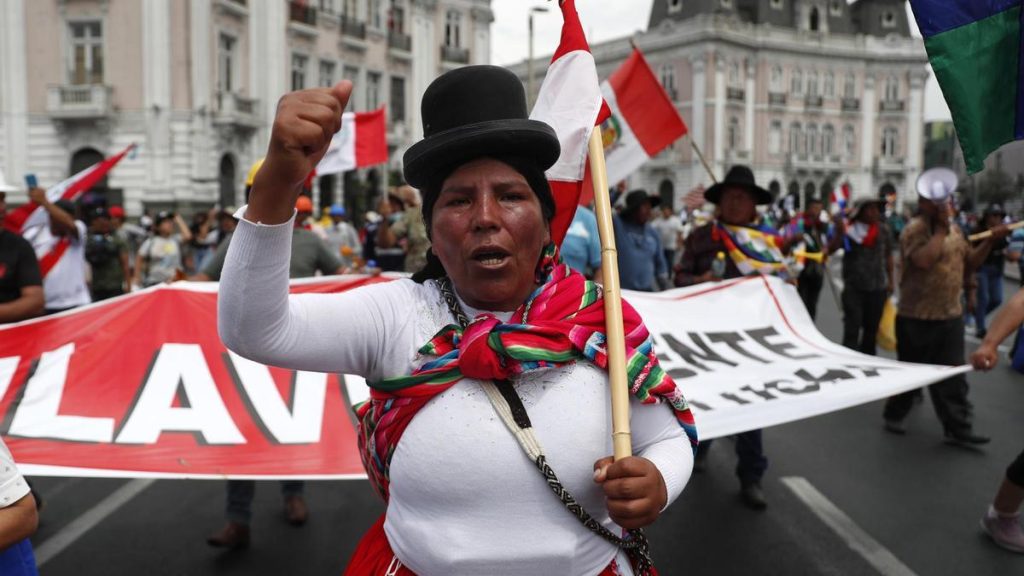 Protestas se mantienen en Lima, con nueva marcha por el centro histórico